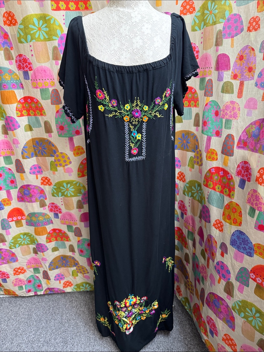Back from Bali Embroidered S/S Maxi Dress. Medium